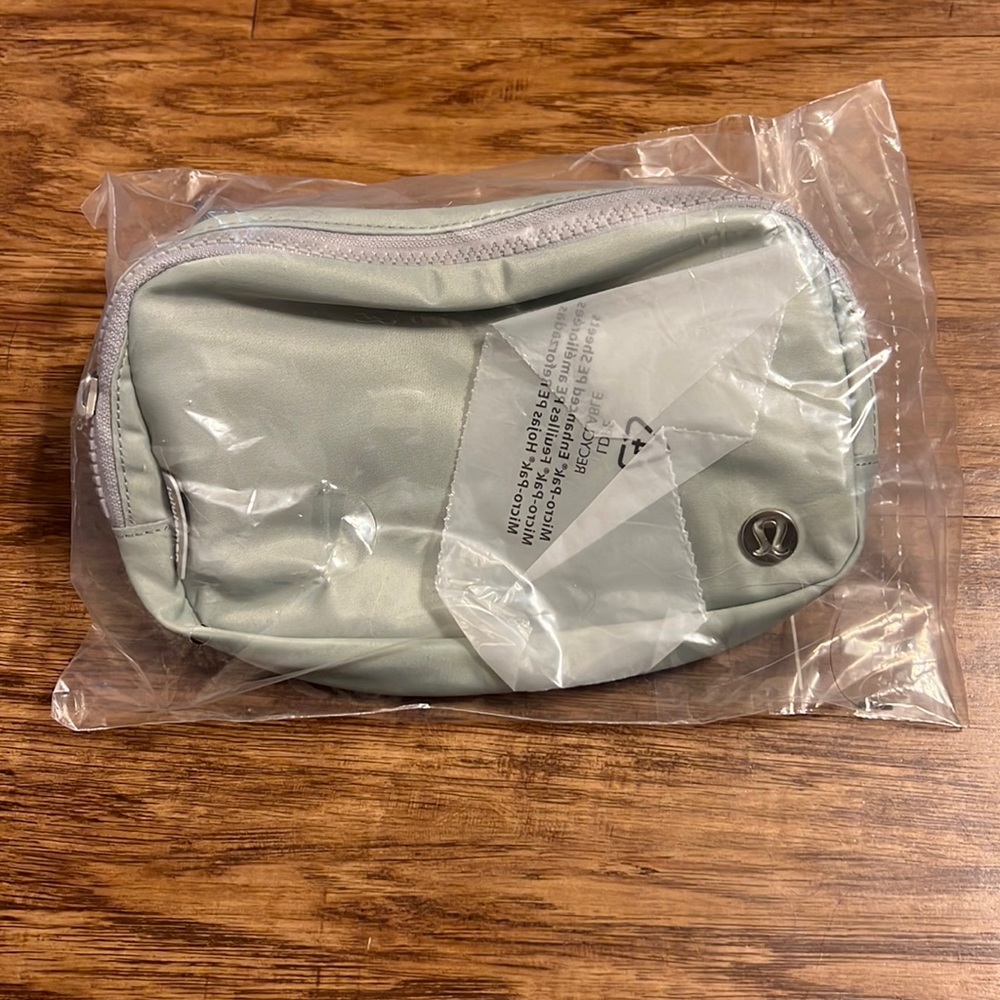 lululemon silver drop everywhere belt bag